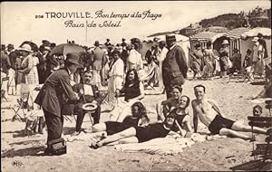 Image du vendeur pour Ansichtskarte / Postkarte Trouville Calvados, Bon temps  la Plage, Bain de Soleil mis en vente par akpool GmbH