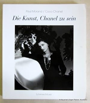 Image du vendeur pour Die Kunst, Chanel zu sein. Gesprche mit Coco Chanel. Aus dem Franzsischen von Annette Lallemand. Mnchen, Schirmer Mosel, 2003. Kl.-4to. Mit 45 fotografischen Abbildungen. 215 S. Or.-Kart. (ISBN 3839601107). mis en vente par Jrgen Patzer