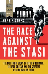 Imagen del vendedor de The Race Against the Stasi a la venta por moluna