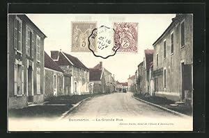 Carte postale Dammartin, La Grande Rue, vue partielle