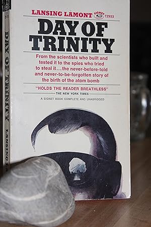 Image du vendeur pour Day of Trinity mis en vente par Wagon Tongue Books