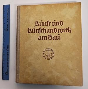 Seller image for Kunst und kunsthandwerk am Bau; 250 Arbeiten in Stein, Eisen, Holz und anderen Werkstoffen for sale by Mullen Books, ABAA