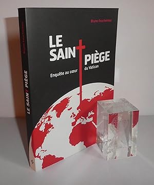 Le Saint Piège. Enquête au coeur du Vatican. Paris. Éditions Hugo & Cie. 2005.