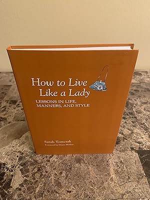 Bild des Verkufers fr How to Live Like a Lady: Lessons in Life, Manners, and Style zum Verkauf von Vero Beach Books