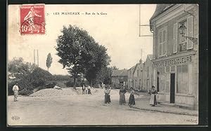 Carte postale Les Mureaux, Rue de la Gare, vue partielle