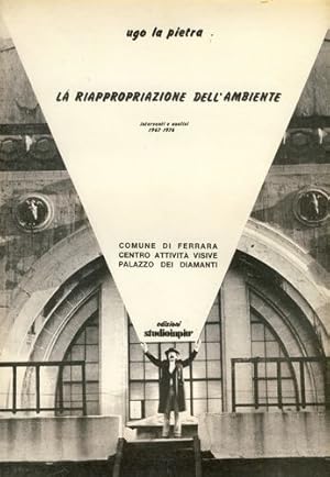 Bild des Verkufers fr La riappropriazione dell'ambiente: interventi e analisi 1967-1976. Comune di Ferrara Centro Ativita Visive Palazzo del Diamanti. zum Verkauf von studio montespecchio