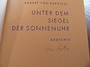 Imagen del vendedor de Unter dem Siegel der Sonnenuhr. Gedichte. a la venta por Antiquariat Floeder