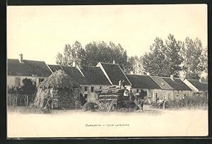 Carte postale Dammartin, Cour Lafayette