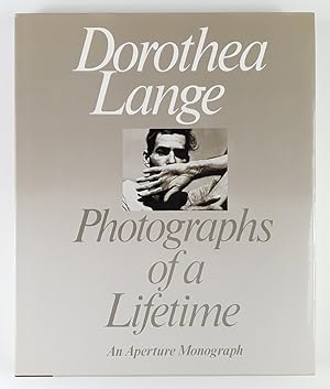 Bild des Verkufers fr Dorothea Lange. Photographs of a Lifetime. With an Essay by Robert Coles. Afterword by Therese Heyman. Reprint der Ausgabe 1982. zum Verkauf von Unterwegs Antiquariat M.-L. Surek-Becker