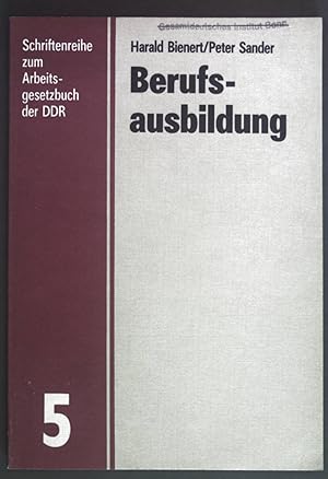 Seller image for Berufsausbildung : Erl. zum 6. Kap. d. Arbeitsgesetzbuches d. DDR. Schriftenreihe zum Arbeitsgesetzbuch der DDR ; 5 for sale by books4less (Versandantiquariat Petra Gros GmbH & Co. KG)