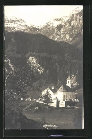 Foto-Ansichtskarte Rauris-Bucheben, Kirche gegen das Gebirge