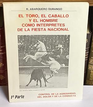 Bild des Verkufers fr El toro, el caballo y el hombre, como intrpretes de la fiesta nacional. Control de la agresividad, del dolor y de la conducta. zum Verkauf von LIBRERA DEL PRADO