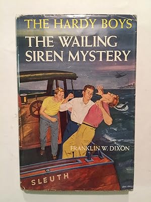 Imagen del vendedor de Wailing Siren Mystery (#30 in the "Hardy Boys" series) a la venta por OldBooksFromTheBasement