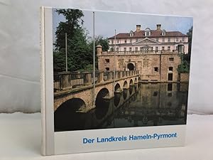 Imagen del vendedor de Der Landkreis Hameln-Pyrmont. hrsg. in Zsarb. mit d. Kreisverwaltung. [Auf Beschluss d. Kreisausschusses d. Landkreises Hameln-Pyrmont wurde d. Red. von Gnter Graumann wahrgenommen] / Reihe Stdte - Kreise - Regionen a la venta por Antiquariat Bler