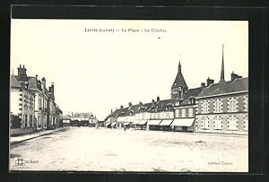 Carte postale Lorris, La Place, le Clocher