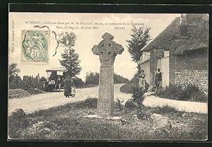 Carte postale Aubigny, Calvaire eleve par M. de Pulligny, Mairie, en memoire de la Comtesse Marc ...
