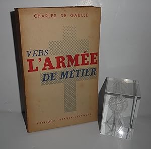 Imagen del vendedor de Vers l'arme de mtier. Berger-Levrault. Paris. 1944. a la venta por Mesnard - Comptoir du Livre Ancien