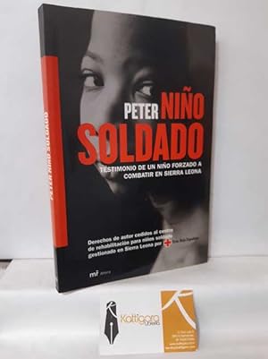 Imagen del vendedor de PETER, NIO SOLDADO. TESTIMONIO DE UN NIO FORZADO A COMBATIR EN SIERRA LEONA a la venta por Librera Kattigara