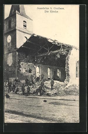 Carte postale Jeandelize, des soldats in ruinesn der église détruite