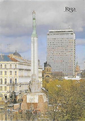 Immagine del venditore per Lettonia. Riga. Monument to Liberty in the background Hotel Latvija. Non viaggiata, stampa 1989 venduto da libreria biblos