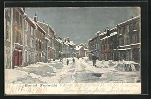 Carte postale Blamont, vue de la rue avec des passants im Winter
