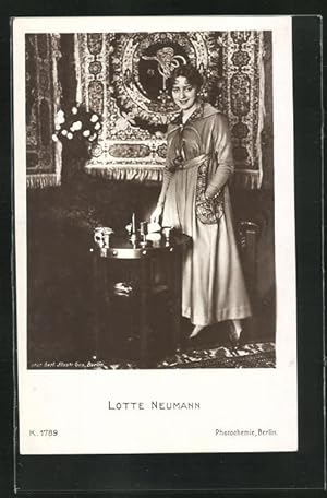 Ansichtskarte Schauspielerin Lotte Neumann im Kostüm einer Filmrolle