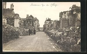 Photo-Carte postale Soissons, Rue du Collège, 1. Weltkrieg, ruines