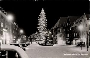Bild des Verkufers fr Ansichtskarte / Postkarte Bayreuth in Oberfranken, Weihnachtsabend im Ort, beleuchteter Tannenbaum zum Verkauf von akpool GmbH