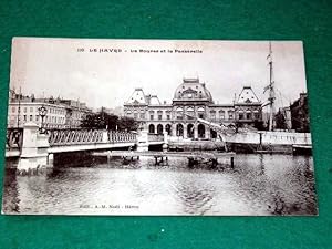 Bild des Verkufers fr Carte Postale Ancienne - LE HAVRE - La Bourse et la Passerelle. zum Verkauf von JOIE DE LIRE