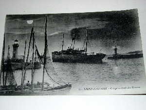 Image du vendeur pour Carte Postale Ancienne - SAINT-NAZAIRE -Cargo sortant des Bassins. mis en vente par JOIE DE LIRE