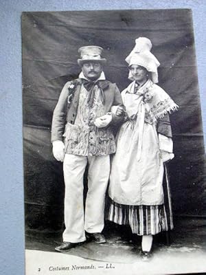 Image du vendeur pour Carte Postale Ancienne - 2- Costumes Normands. LL mis en vente par JOIE DE LIRE