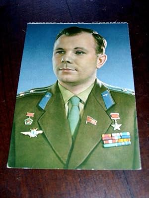 Seller image for Carte postale en couleur reprsentant Yuri GAGARIN Alekseevitch, il est le premier humain envoy dans l'espace  bord de VOSTOK 1, le 12 avril 1961 depuis le centre de lancement de Bakonour. Ce vol durera une heure et quarante-huit minutes en parcourant for sale by JOIE DE LIRE