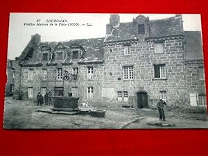 Bild des Verkufers fr Carte Postale Ancienne - 37 - LOCRONAN. Vieilles Maisons de la Place (1650). LL zum Verkauf von JOIE DE LIRE