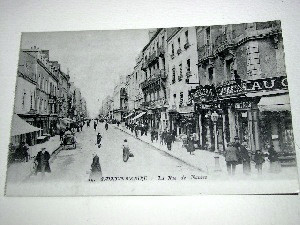Image du vendeur pour Carte Postale Ancienne - SAINT-NAZAIRE -Rue de Nantes. mis en vente par JOIE DE LIRE