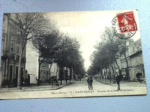 Image du vendeur pour Carte Postale Ancienne - Deux-Svres - 33 - PARTHENAY - Avenue de la Gare (Ct Gare). mis en vente par JOIE DE LIRE