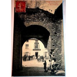 Immagine del venditore per CPA Oingt (Rhne) - Ancienne Porte de la Ville & Htel Desflache. venduto da JOIE DE LIRE