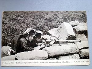 Image du vendeur pour Guerre de 14 - Soldats belges dfendant une route avec une mitrailleuse " Hotchkiss" mis en vente par JOIE DE LIRE