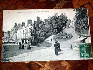 Bild des Verkufers fr Carte Postale Ancienne - BLOIS - Les Degrs et la Rue Denis-Papin. zum Verkauf von JOIE DE LIRE