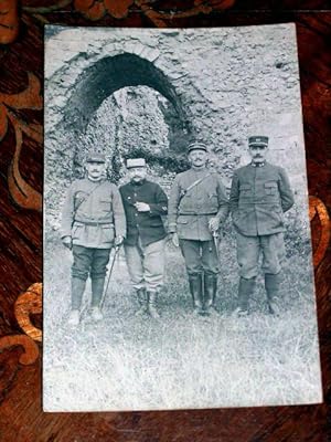 Photographie 1914/1918 - Format Carte Postale, représentant un groupe de quatre militaires.