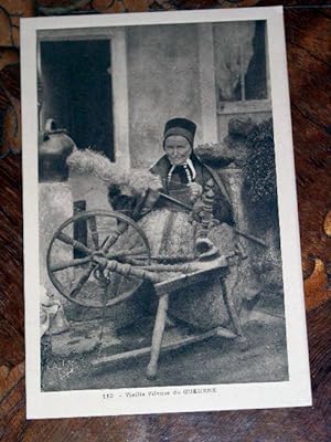 Image du vendeur pour Carte Postale Ancienne - 110 - Vieille fileuse du Guemene. mis en vente par JOIE DE LIRE