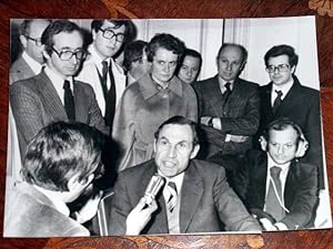 Très belle photographie de presse : CANTONALES.BAS-RHIN : L'ELECTION DE M. HOEFFEL. 25/03/1979.