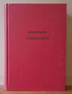 Bild des Verkufers fr Sammelband mit 13 Bnden der Reihen "Arbeitsbltter zum Naturschutz" + "Arbeitsbltter Vogelschutz" (1980er/1990er Jahre) (1. Vogelschutz in Haus und Garten // 2. Gebude im Siedlungsbereich. Lebensraum fr Vogel- und Fledermausarten // 3. Nistkasten - ein Lebensraum und seine Pflege // 4. Winterftterung der Vgel // 5. Mit Stadttauben leben // 6. Wiesenvgel brauchen Hilfe // 7. Gefhrdete Feldbrter im Landkreis Ludwigsburg // 8. Die Saatkrhe in der Kulturlandschaft // 9. Rabenvgel. Gefiederte Stadtbewohner Hamburgs // 10. Spechte - Baumeister und Problemvgel // 11. Schtzen wir unsere Greifvgel // 12. Zucht und Wiedereinbrgerung // 13. Plagegeister der Vgel zum Verkauf von ANTIQUARIAT H. EPPLER