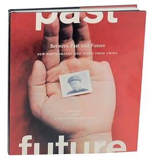 Image du vendeur pour Between Past and Future: New Photography and Video From Chicna mis en vente par Jeff Hirsch Books, ABAA