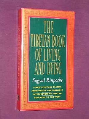 Imagen del vendedor de The Tibetan Book of Living and Dying: A New Spiritual Classic from One of the Foremost Interpreters of Tibetan Buddhism to the West a la venta por BOOKBARROW (PBFA member)