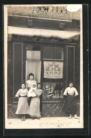 Carte postale Ermont, Frauen avec Baby vor einem Geschäft
