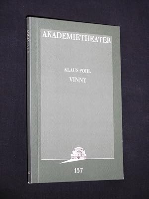 Imagen del vendedor de Programmbuch 157 Akademietheater Wien 1995/96. Urauffhrung VINNY von Klaus Pohl. Insz.: Peter Wittenberg, Bhnenbild: Kathrin Brack, Kostme: Renee Listerdal, Musik: Gerd Bessler. Mit Anneke Sarnau (Vinny), Johannes Krisch (Chris), Andrea Clausen, Hilke Ruthner, Karl Hoess, Pavel Landovsky, Heinz Schubert, Maresa Hrbiger, Trude Ackermann (Stckabdruck) a la venta por Fast alles Theater! Antiquariat fr die darstellenden Knste