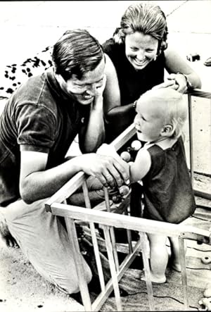 Ansichtskarte / Postkarte Prinzessin Beatrix und Claus Amsberg mit Sohn Wilhelm Alexander, 1968