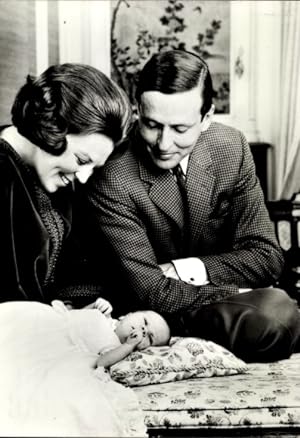 Ansichtskarte / Postkarte Prinzessin Beatrix und Claus Amsberg mit Sohn Wilhelm Alexander