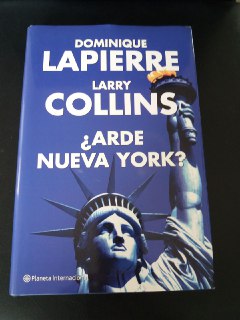 Imagen del vendedor de Arde Nueva York?. a la venta por Librera El Crabo