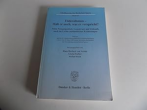 Imagen del vendedor de Fderalismus - Hlt er noch, was er verspricht? Seine Vergangenheit, Gegenwart und Zukunft, auch im Lichte auslndischer Erfahrungen. Beitrge auf der 67. Staatswissenschaftlichen Fortbildungstagung vom 17. bis 19. Mrz 1999 an der Deutschen Hochschule fr Verwaltungswissenschaften Speyer (= Schriftenreihe der Hochschule Speyer, Band 137). a la venta por Antiquariat Rolf Bulang